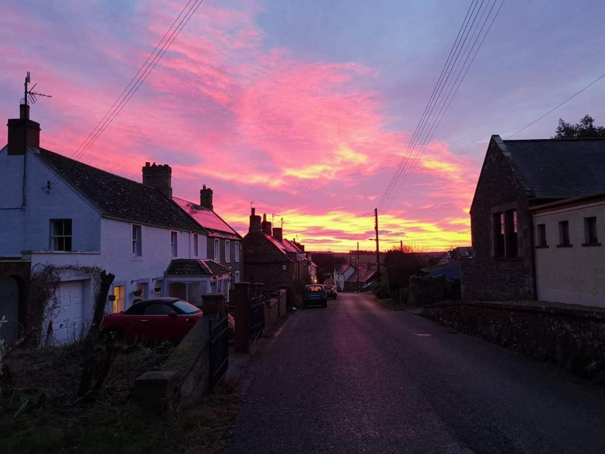 Relax In A 1 Bedroom Apartment Near A Country Pub Eyemouth Eksteriør bilde