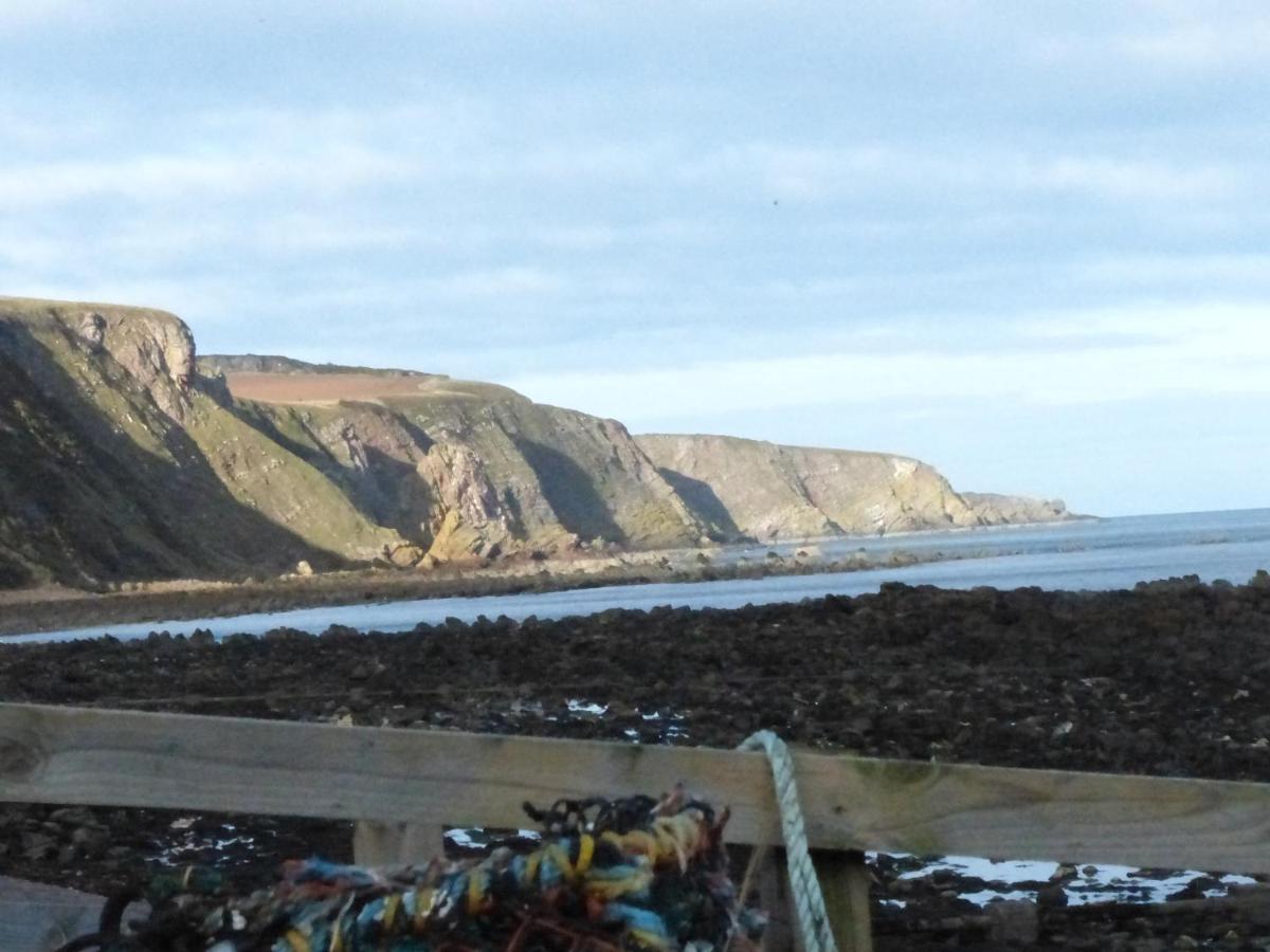Relax In A 1 Bedroom Apartment Near A Country Pub Eyemouth Eksteriør bilde